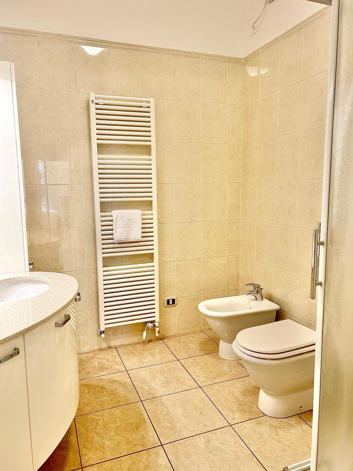Porta Torre Como Apartment - By Relais Di Giada Extérieur photo